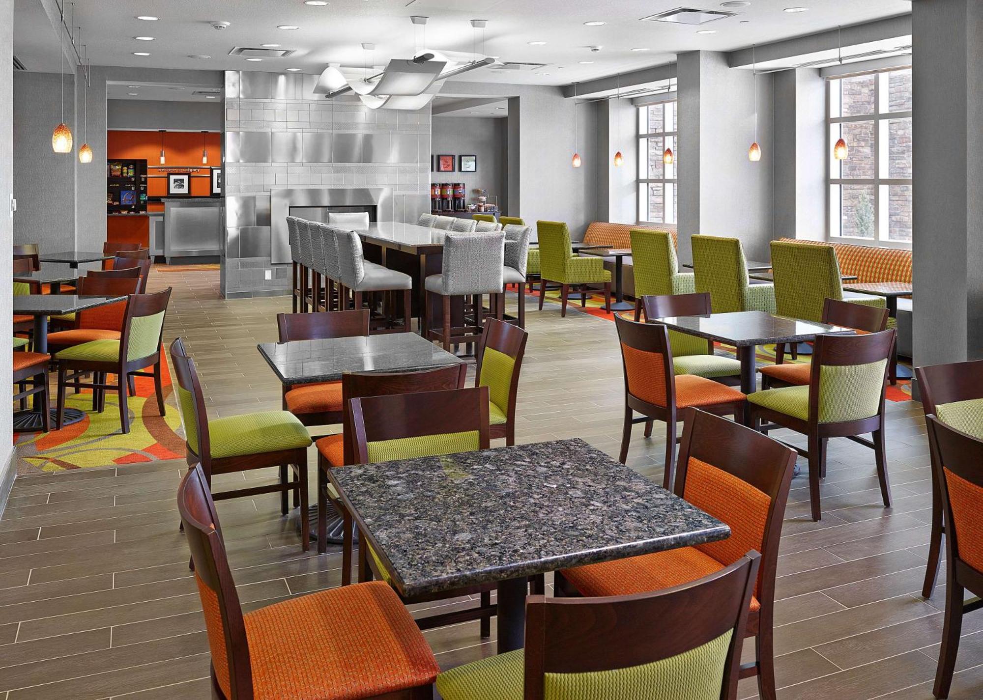 Hampton Inn By Hilton Calgary Airport North Ngoại thất bức ảnh